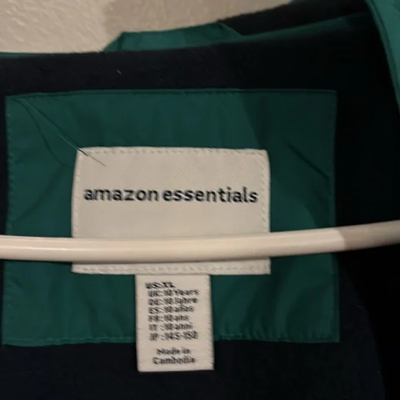 Amazon Essentials Boys Heavyweight Hooded Puffer Jacket Green Navy Color Block - Picture 3 of 15